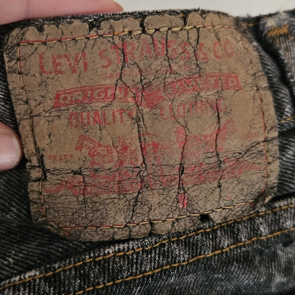 Vintage Levi's cutoff high waisted shorts - Picture 4 of 4